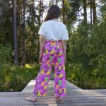 Комплект розовые штаны и белая футболка с принтом — изображение 4