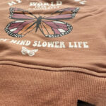 Комплект розовая футболка+штаны с принтом "бабочка" — изображение 4