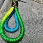 Светло-синие джинсы на резинке — изображение 4